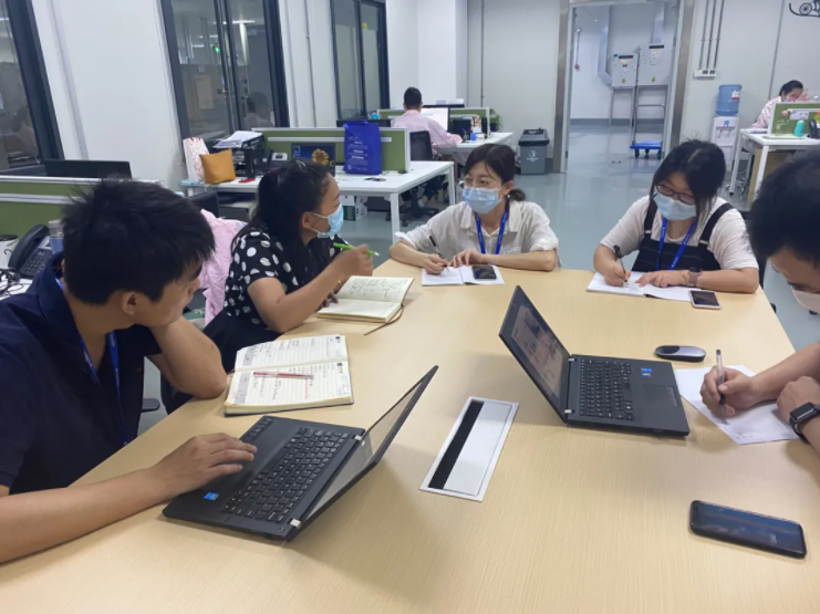 圖1 計量技術特派員對企業(yè)計量校準工程師進行技術輔導